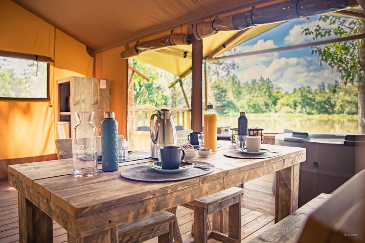 Tente Lodge Jacuzzi Privatif En Pleine Nature Thiel-sur-Acolin المظهر الخارجي الصورة