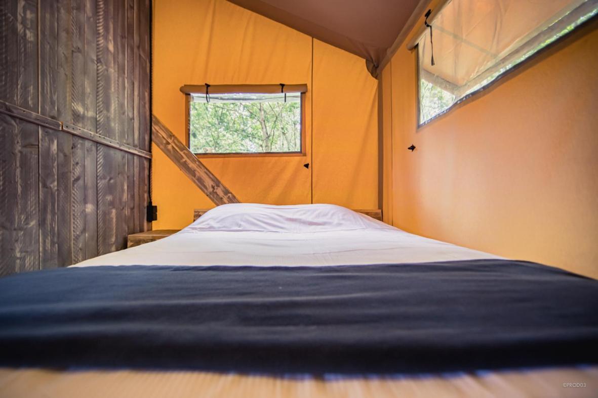 Tente Lodge Jacuzzi Privatif En Pleine Nature Thiel-sur-Acolin المظهر الخارجي الصورة